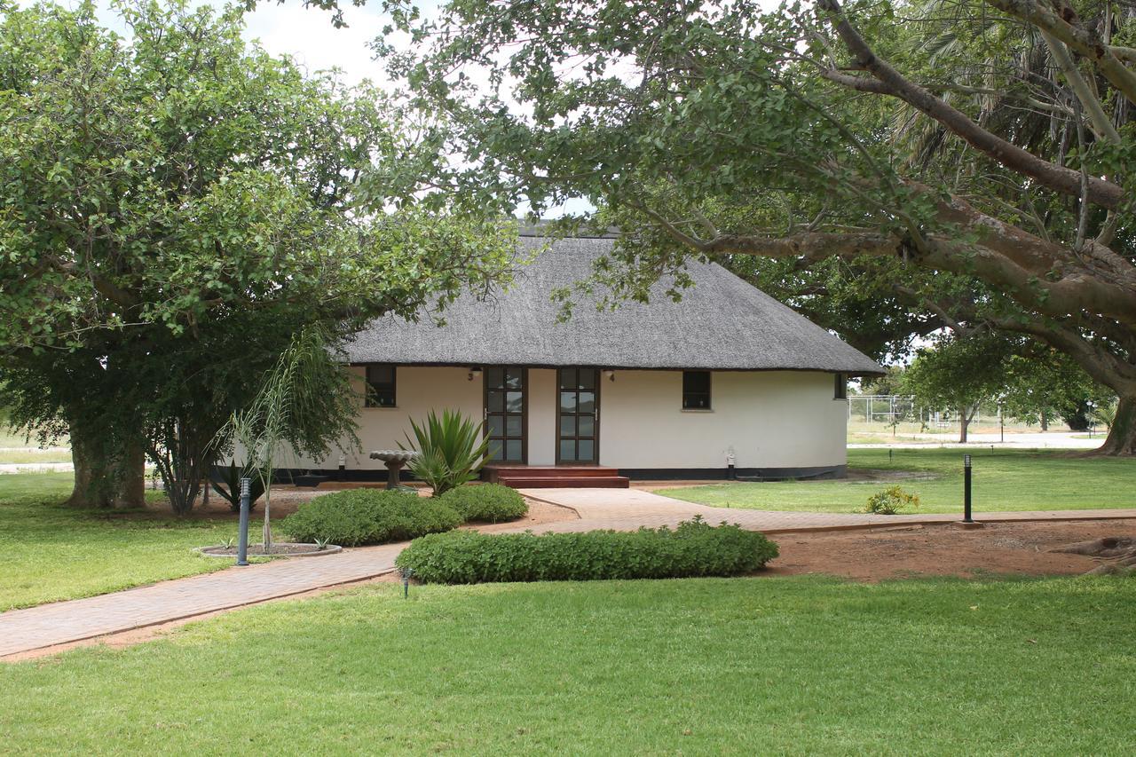 La Rochelle Lodge โอเคาเควโย ภายนอก รูปภาพ