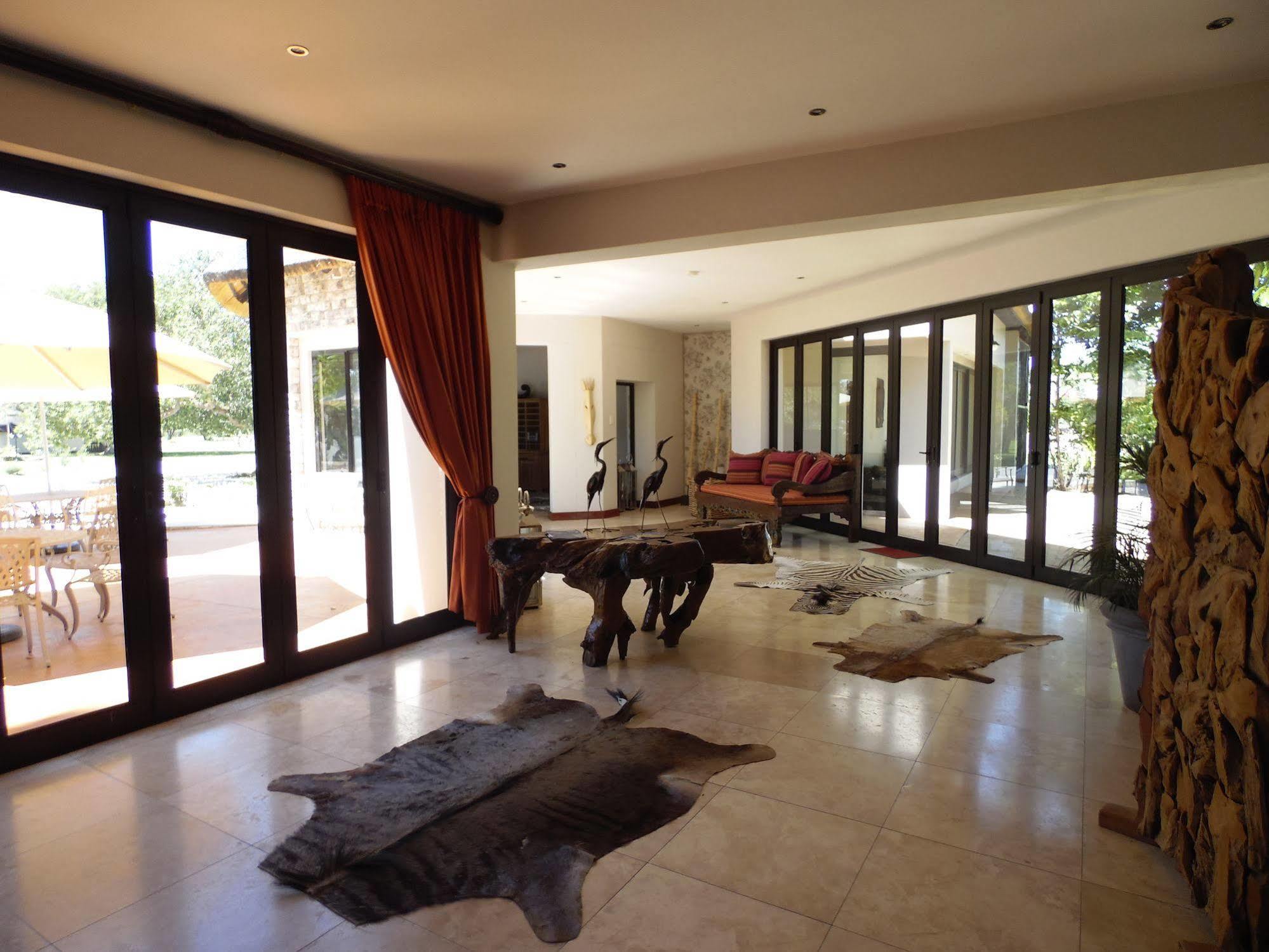 La Rochelle Lodge โอเคาเควโย ภายนอก รูปภาพ