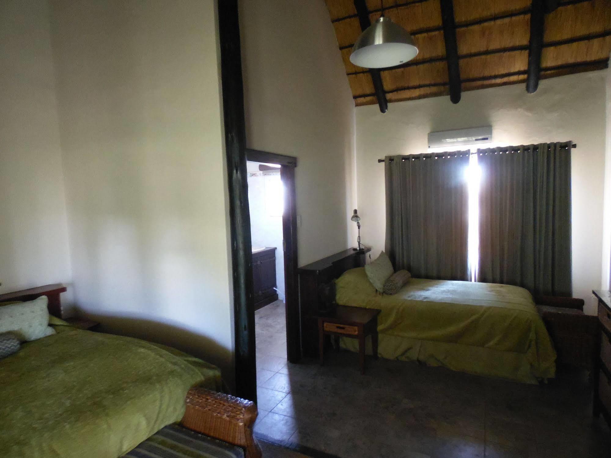 La Rochelle Lodge โอเคาเควโย ภายนอก รูปภาพ